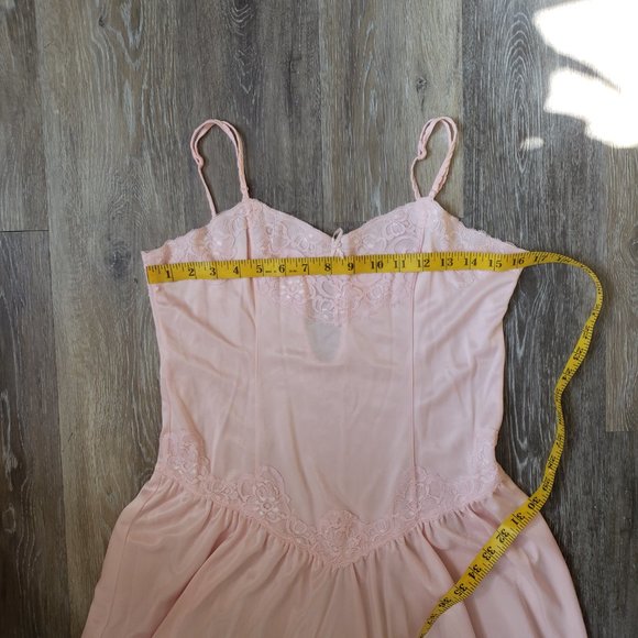 Cara pink robe and matching dressing gown - Picture 11 of 16